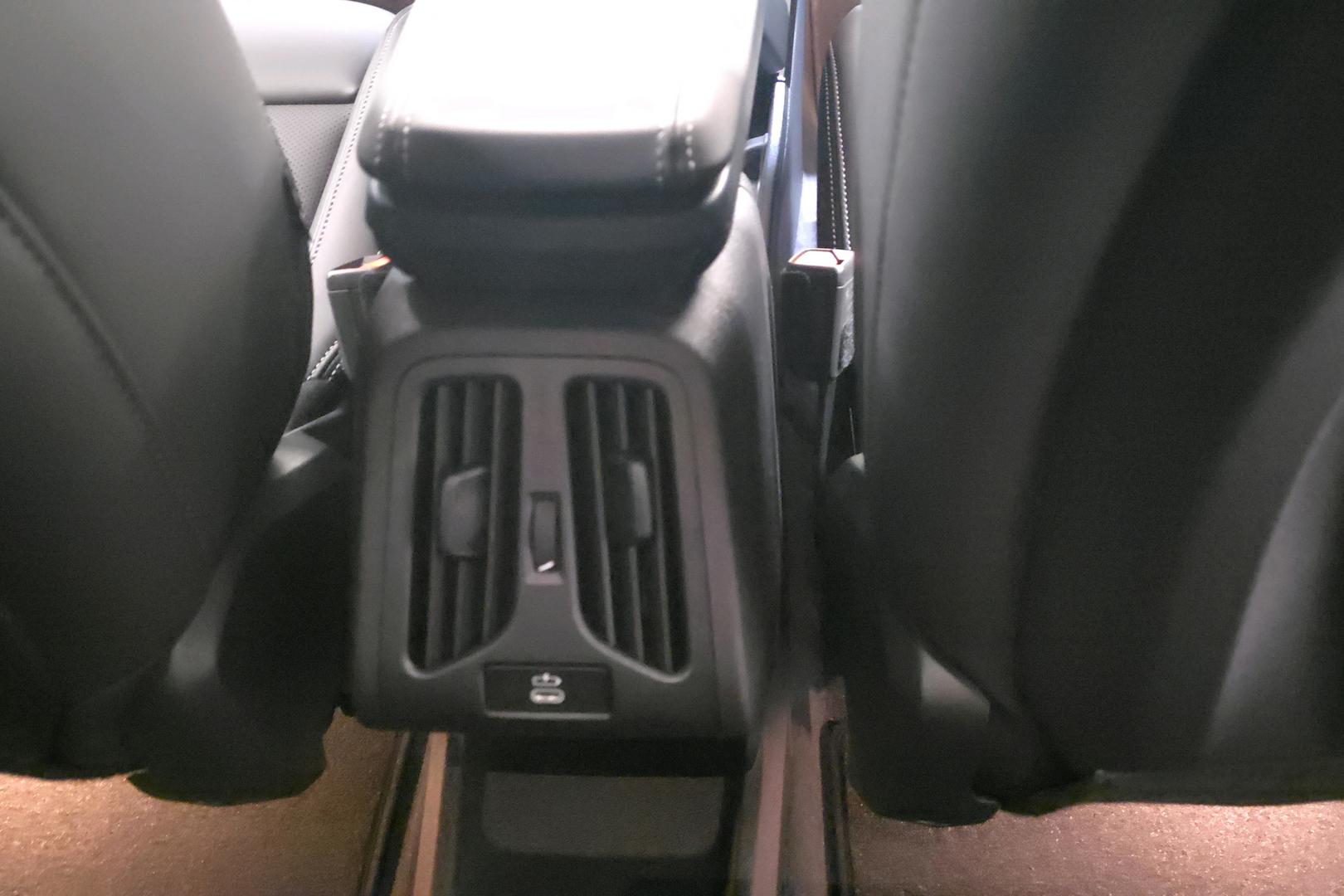 BMW iX1 15