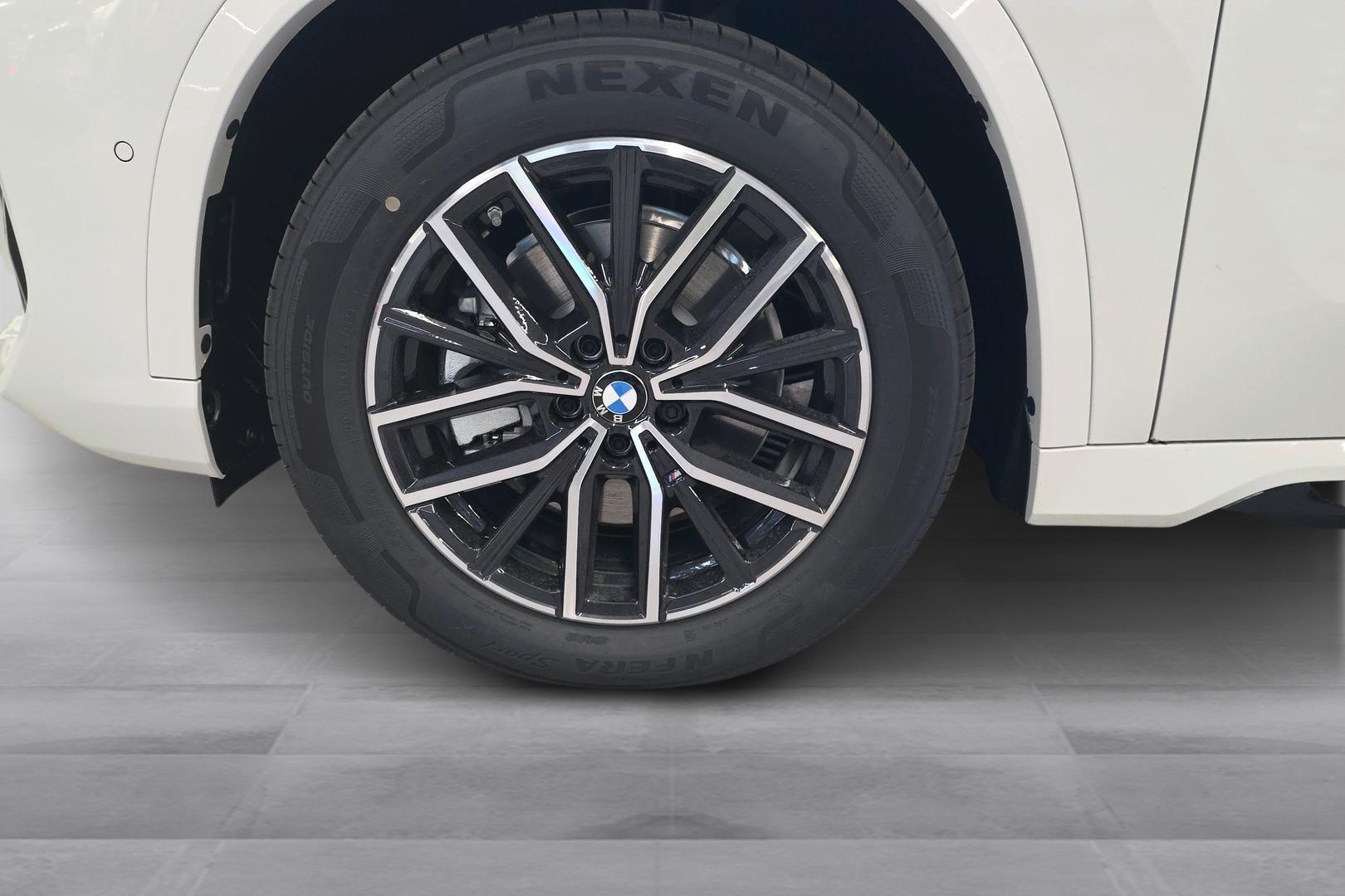 BMW iX1 23