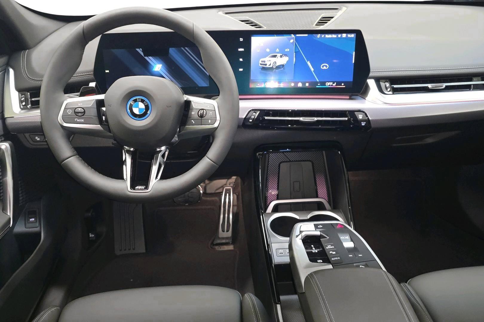 BMW iX1 8
