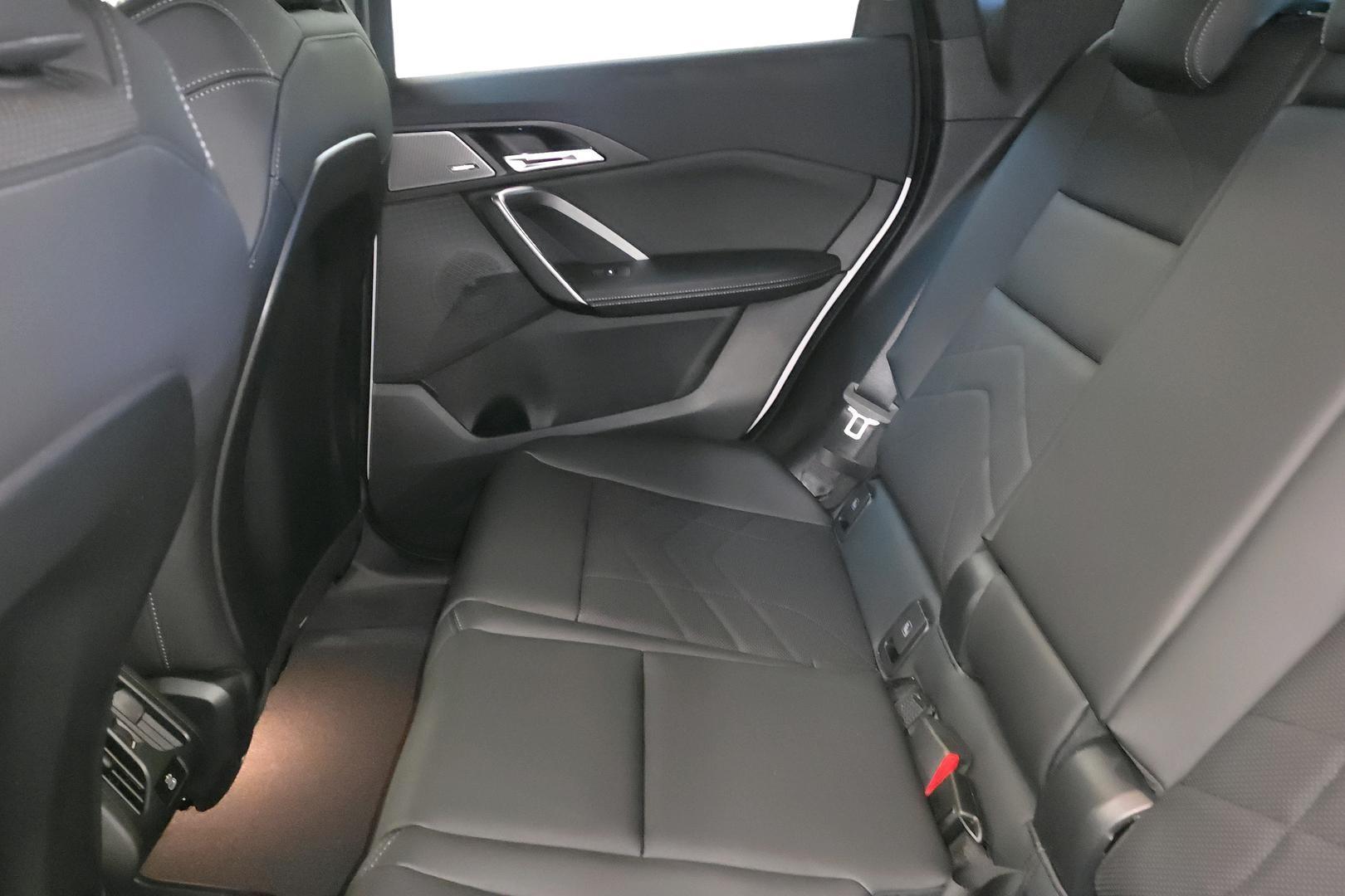 BMW iX1 9