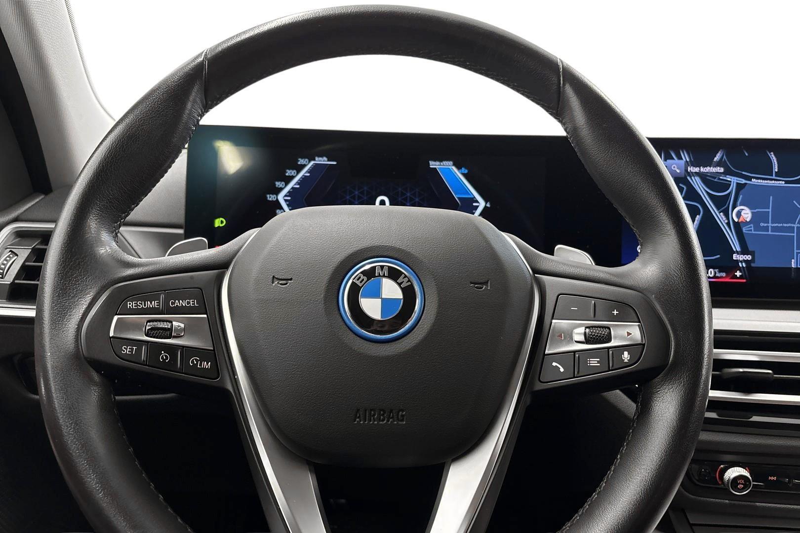 BMW 330 2023