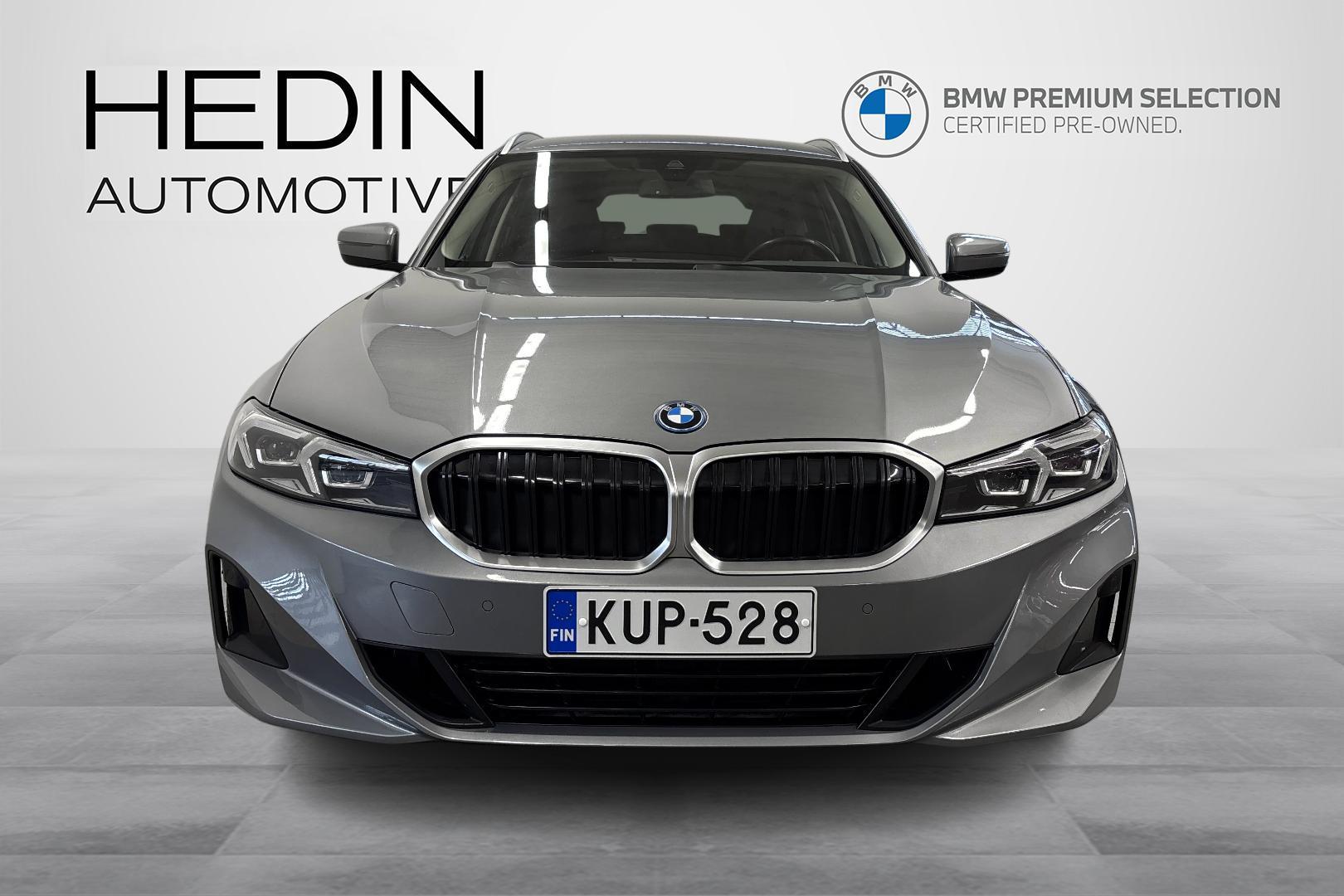 BMW 330 2023