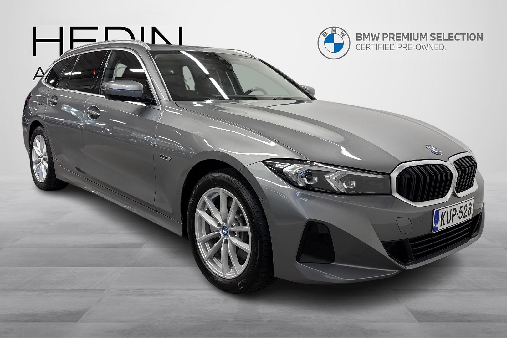 BMW 330 2023