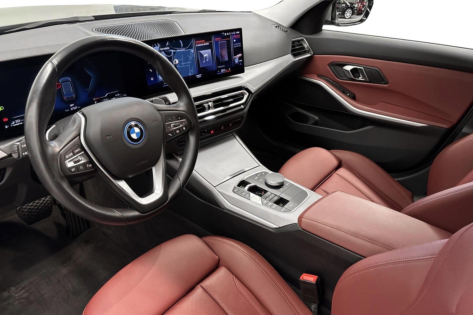 BMW 330 2023