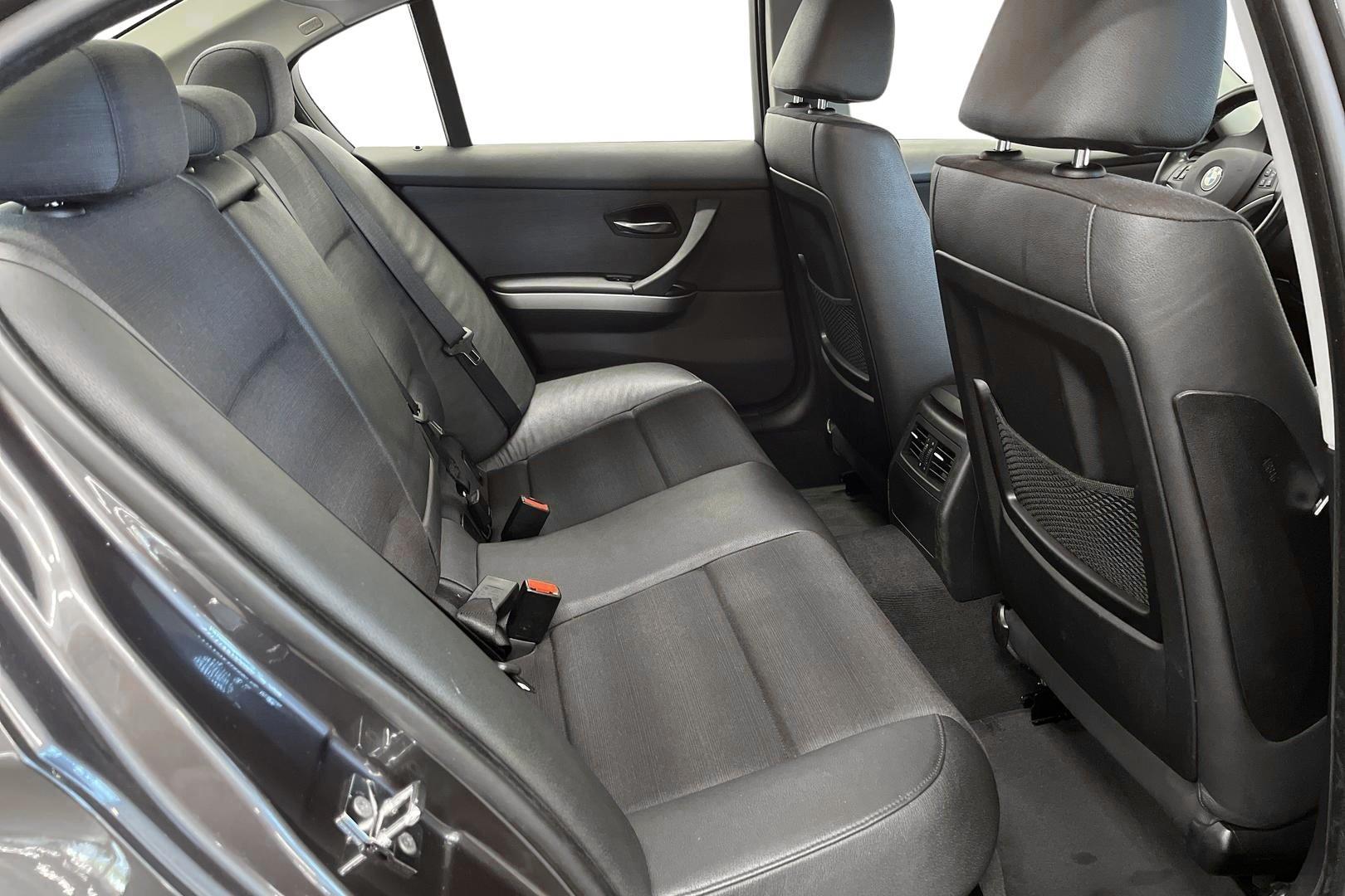 BMW 330 2008