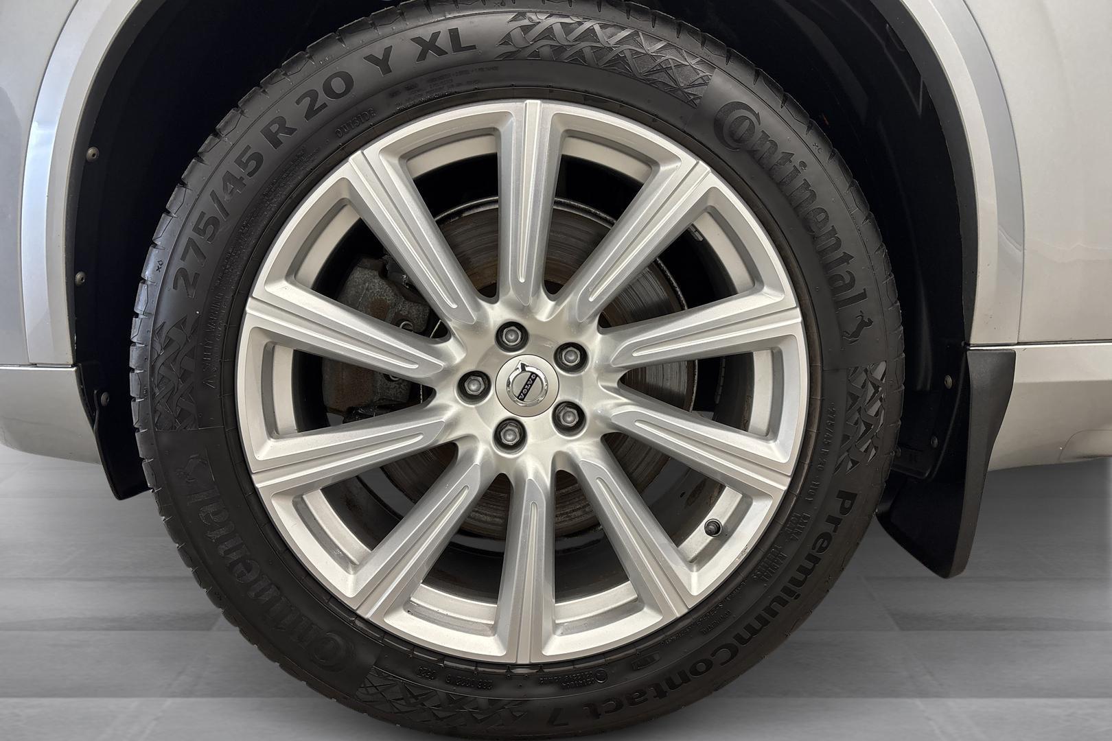 Volvo XC90 32
