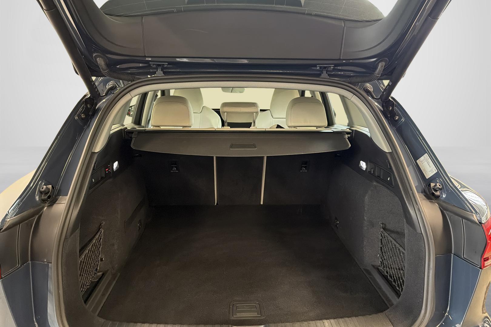 AUDI Q6 e-tron 2025