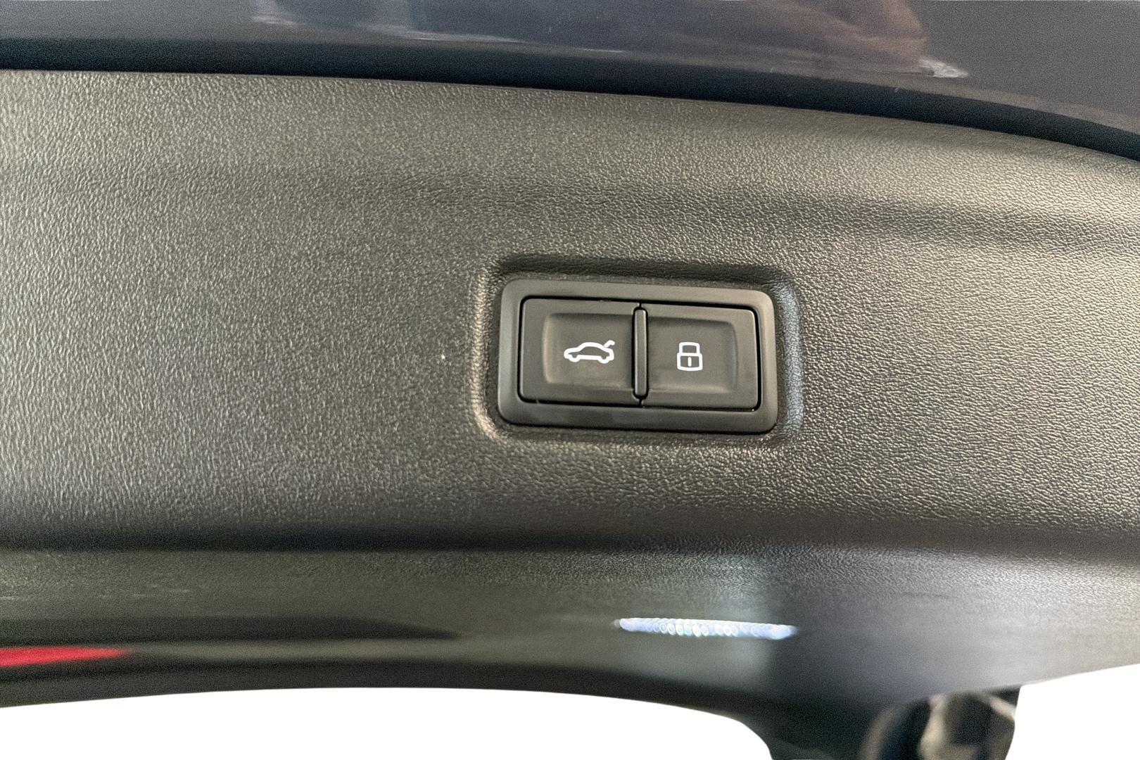 AUDI Q6 e-tron 2025