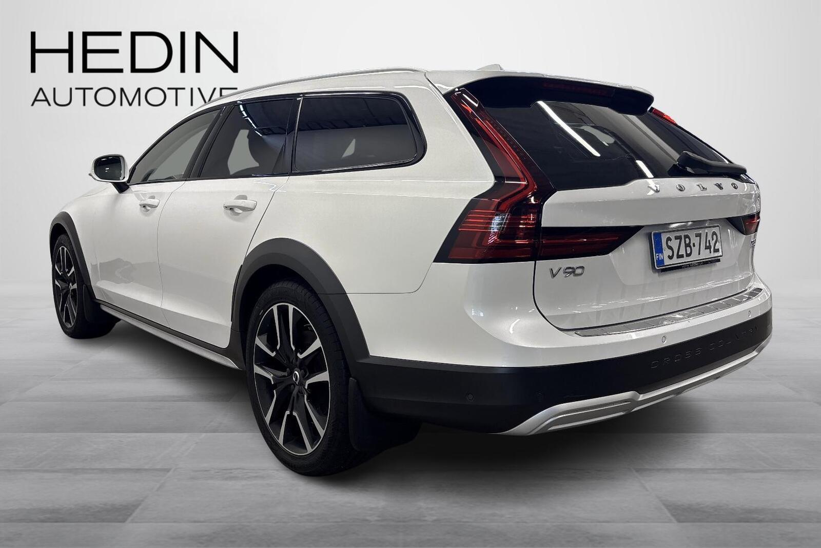 Volvo V90 Cross Country 2022