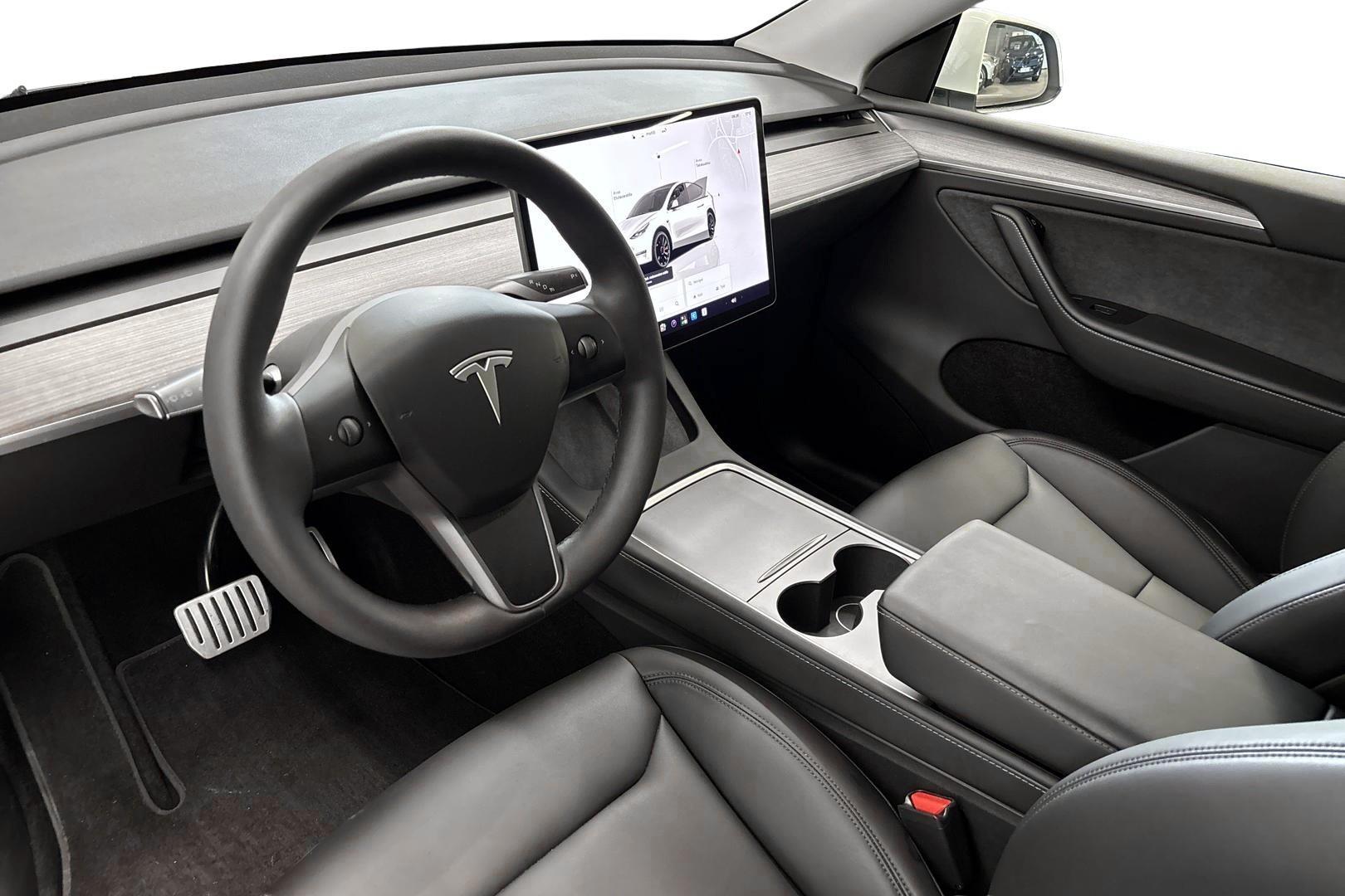 Tesla Model Y 2023