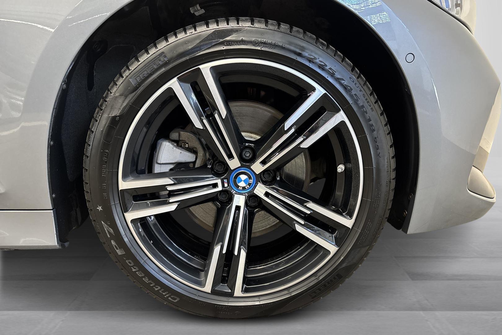 BMW 330 2024