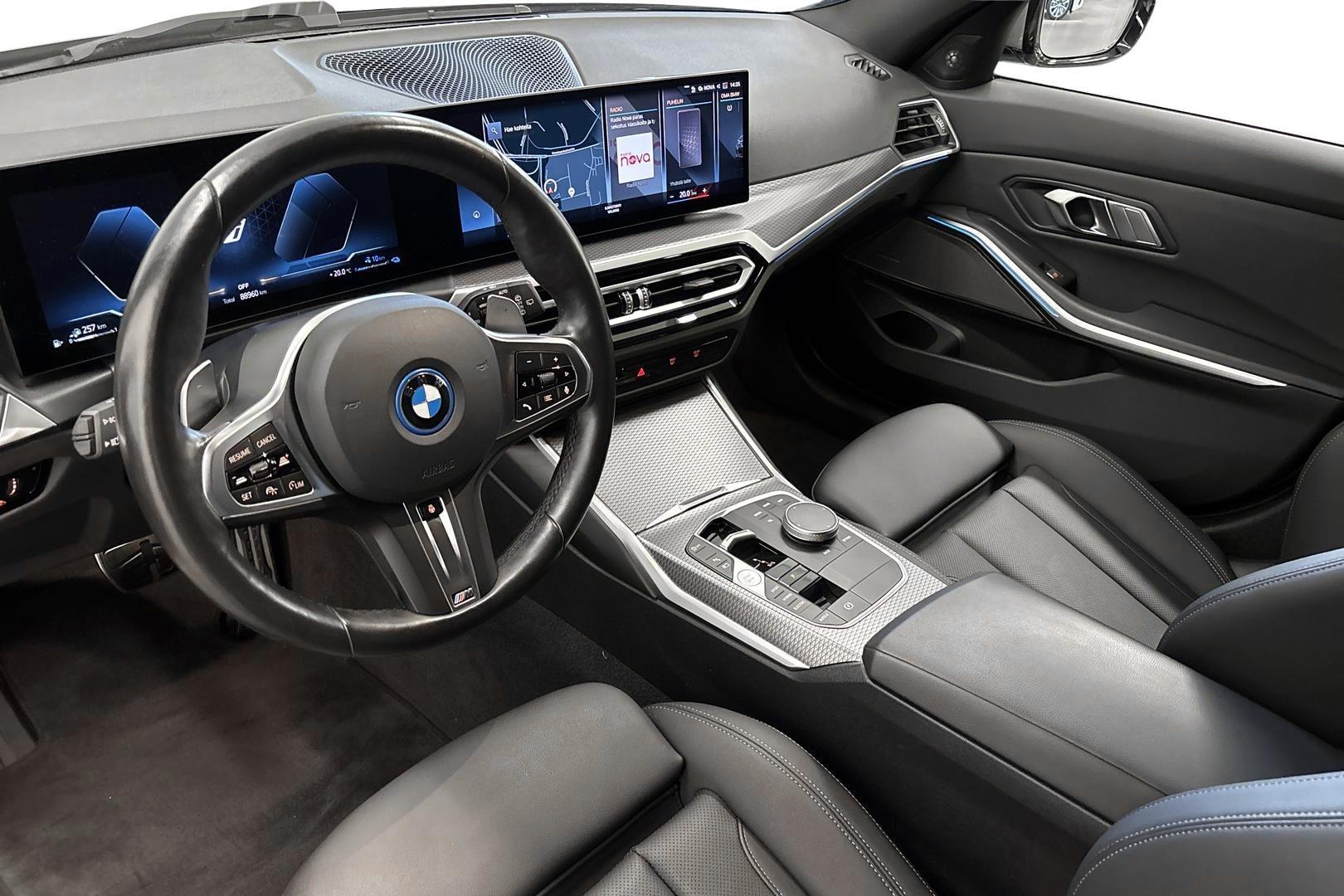 BMW 330 2024