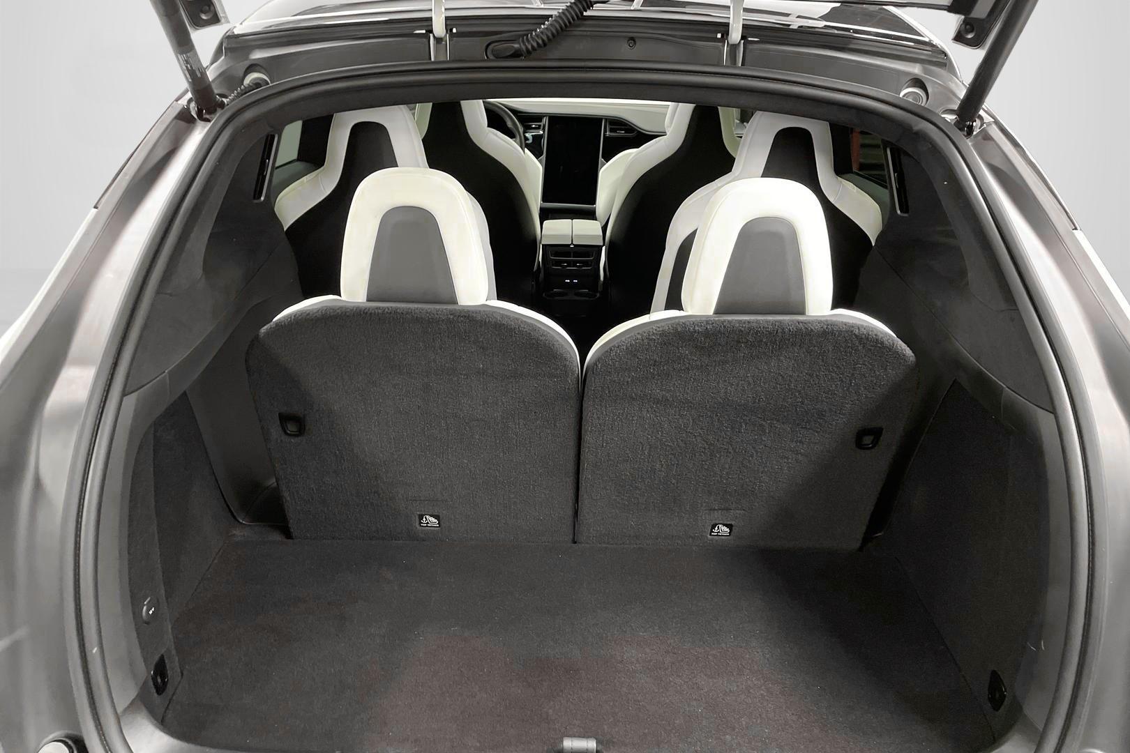 Tesla Model X 2019