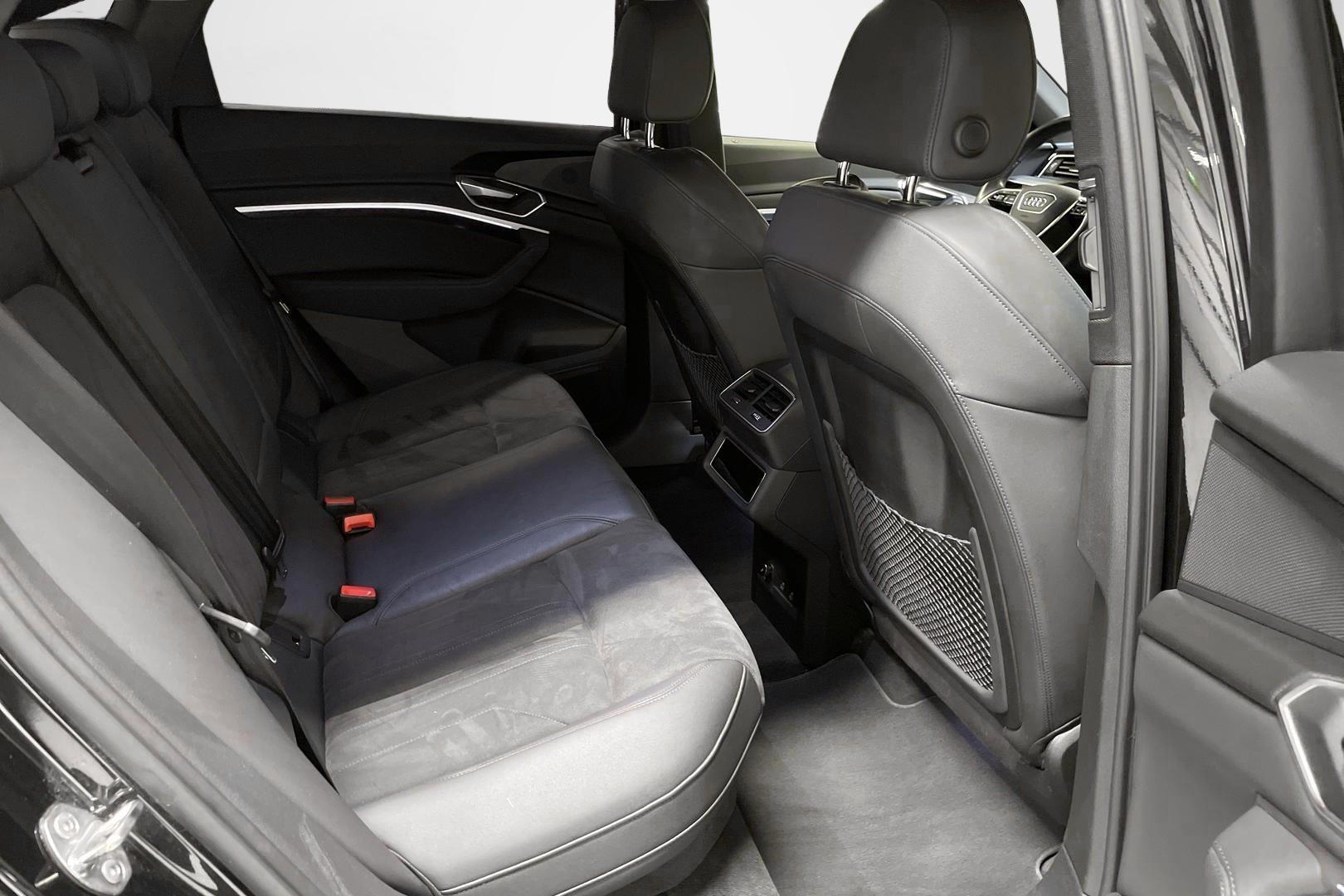 Audi e-tron 14
