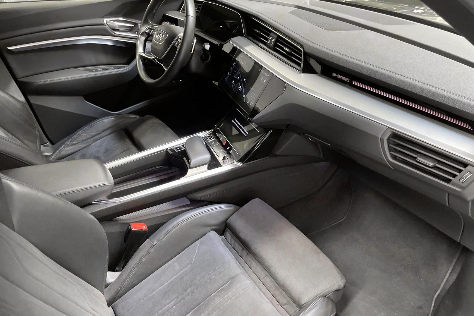 Audi e-tron 15