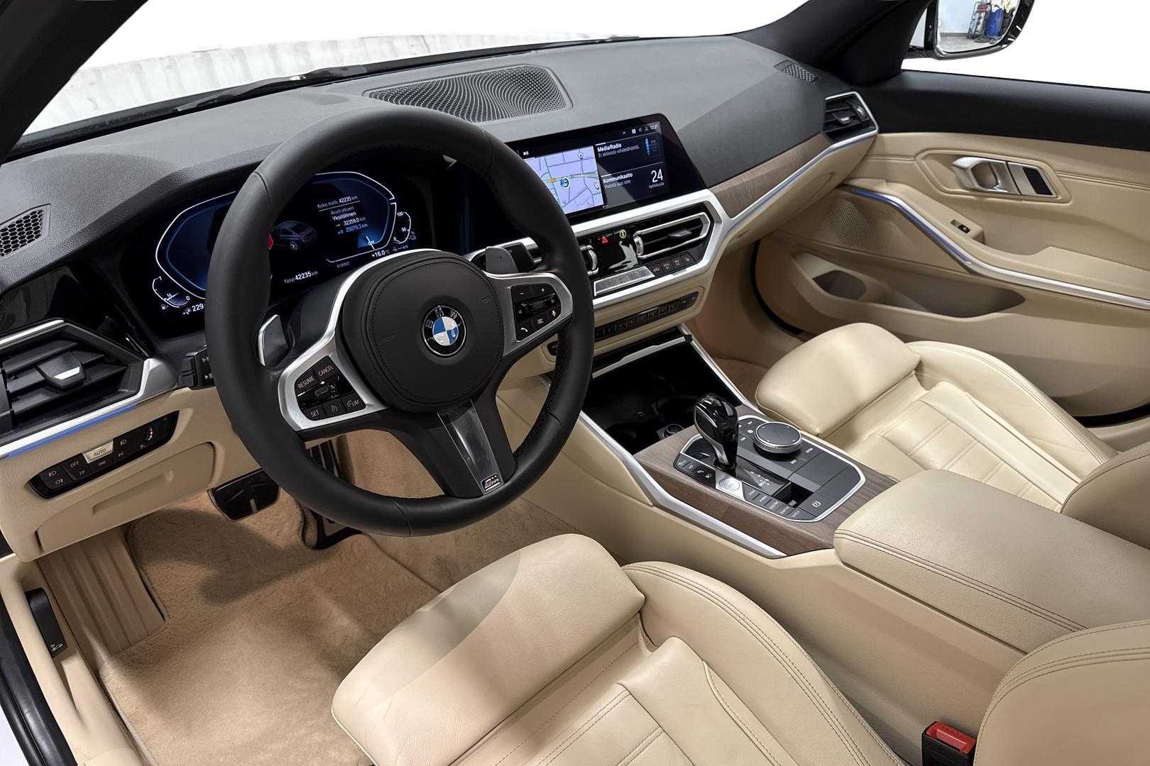 BMW 330 2019