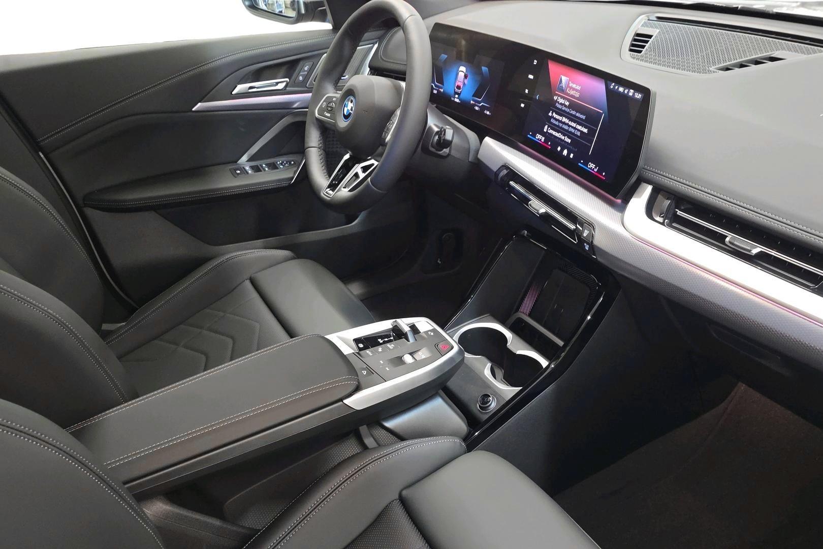 BMW iX1 12