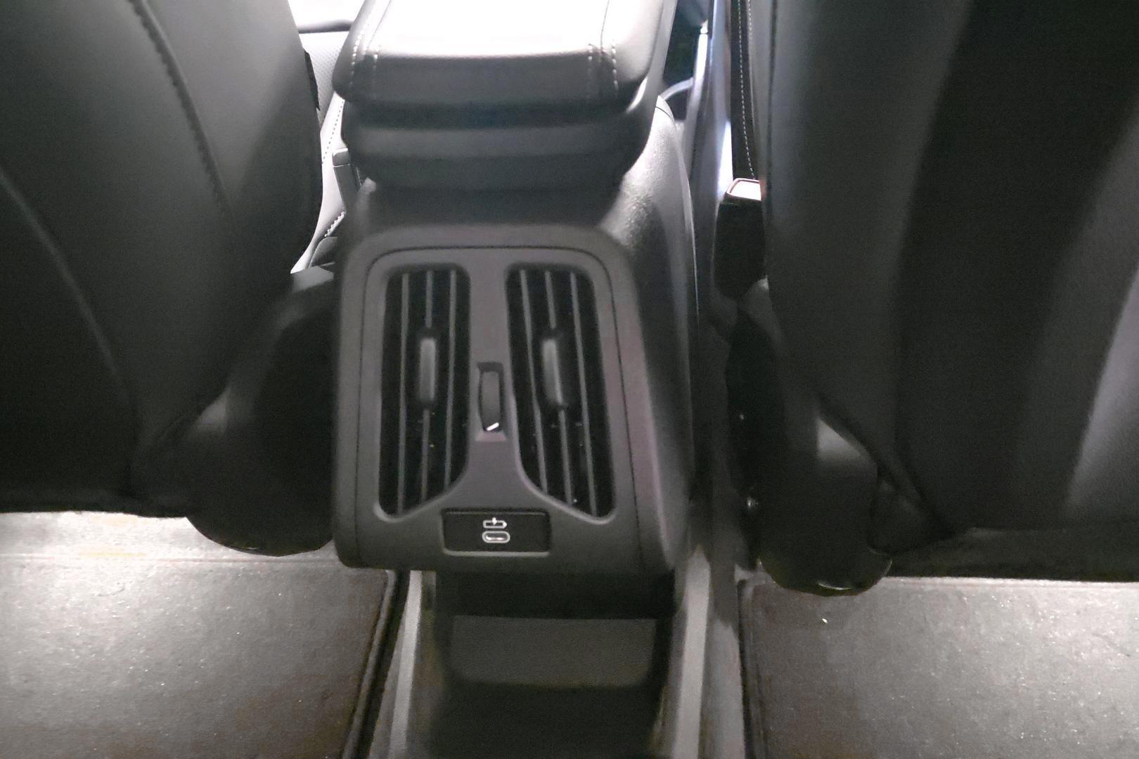 BMW iX1 15