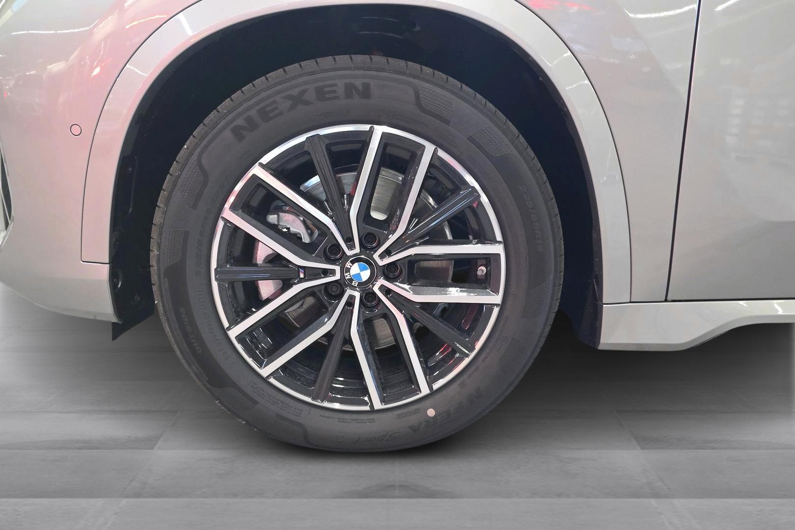 BMW iX1 21