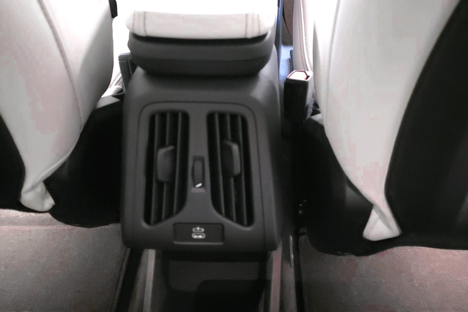 BMW iX1 15