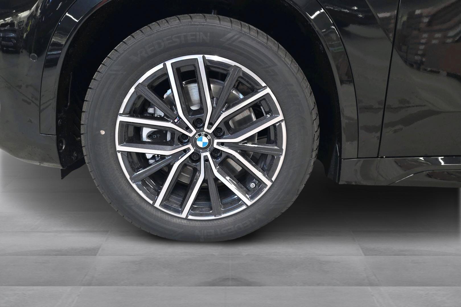 BMW iX1 21