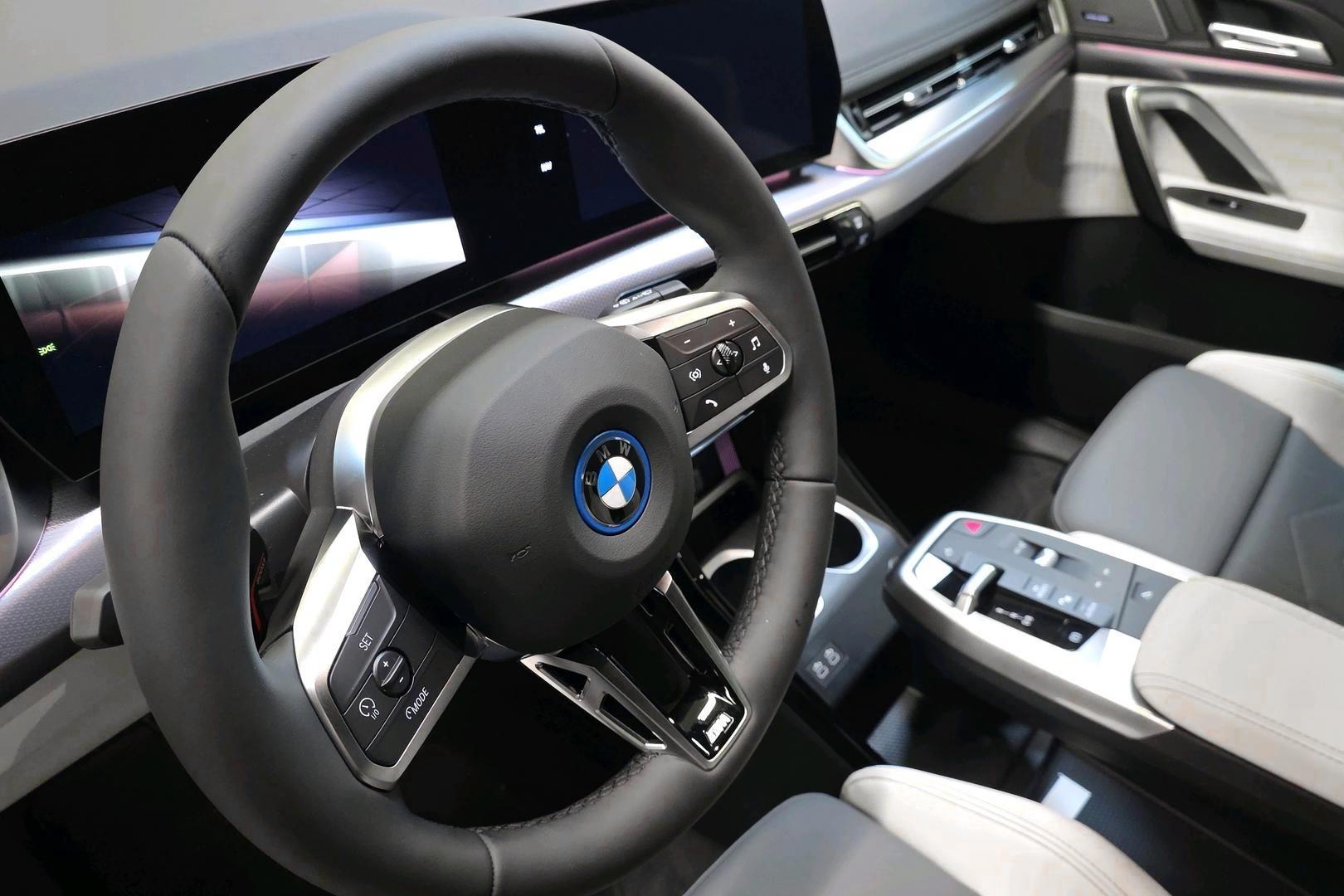 BMW iX1 7