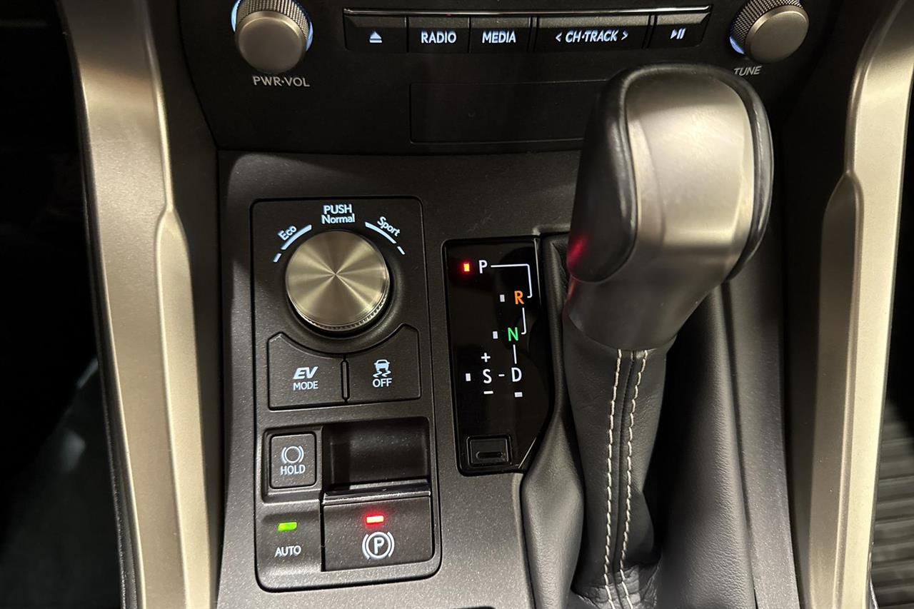 Lexus NX 2021