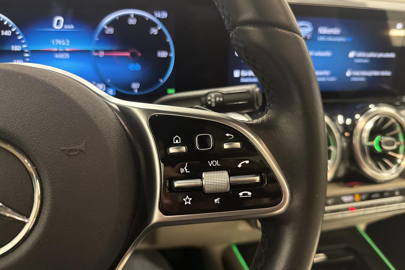 MERCEDES-BENZ EQB 2022
