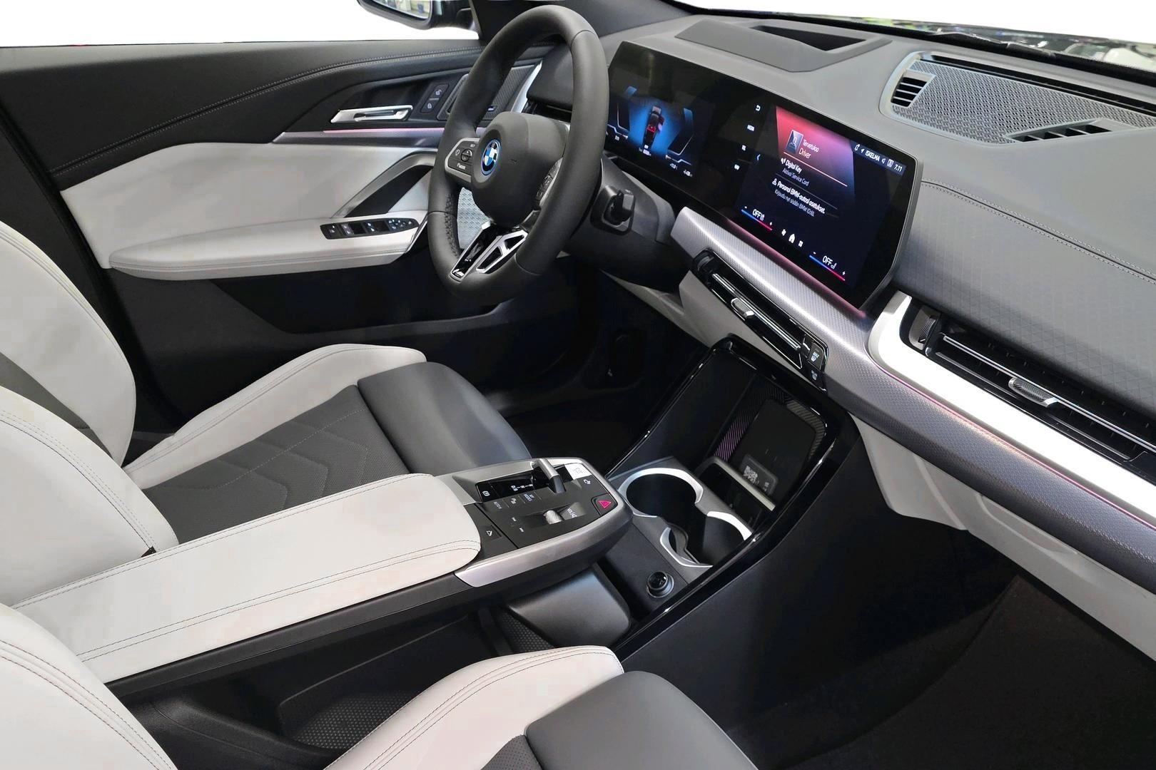 BMW iX2 12