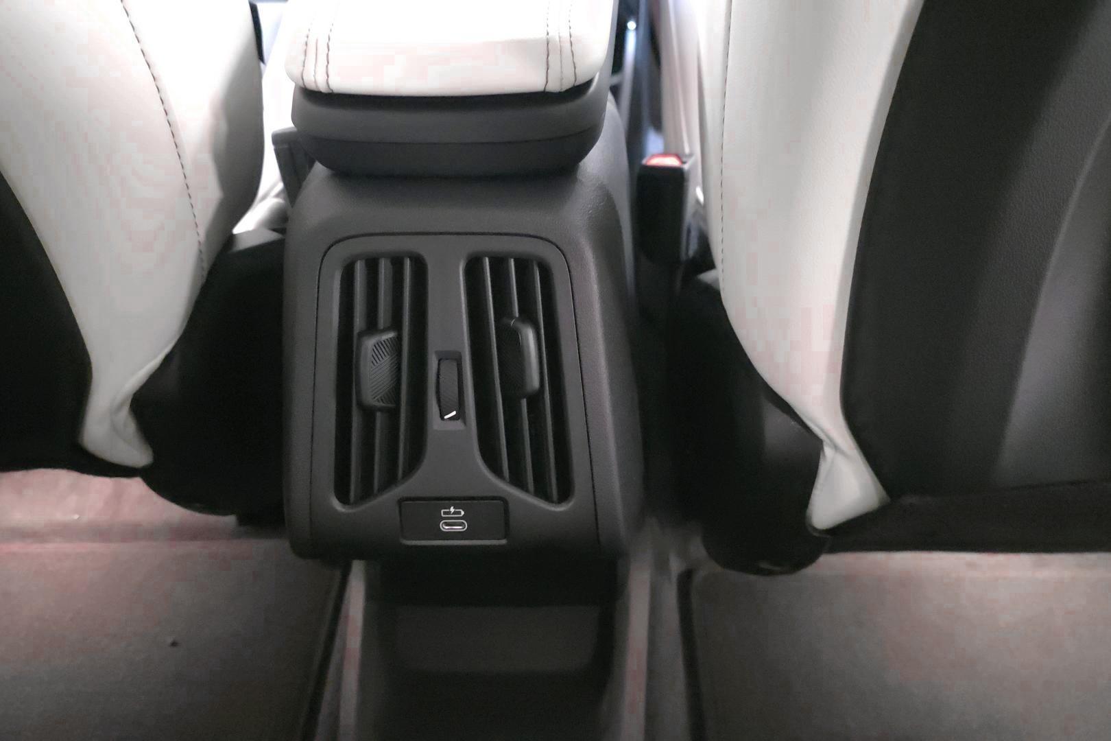 BMW iX1 15