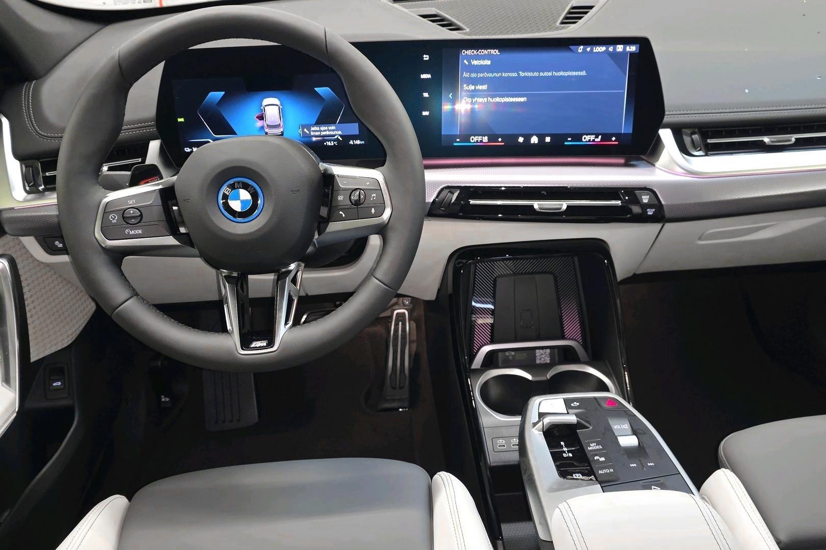 BMW iX1 8