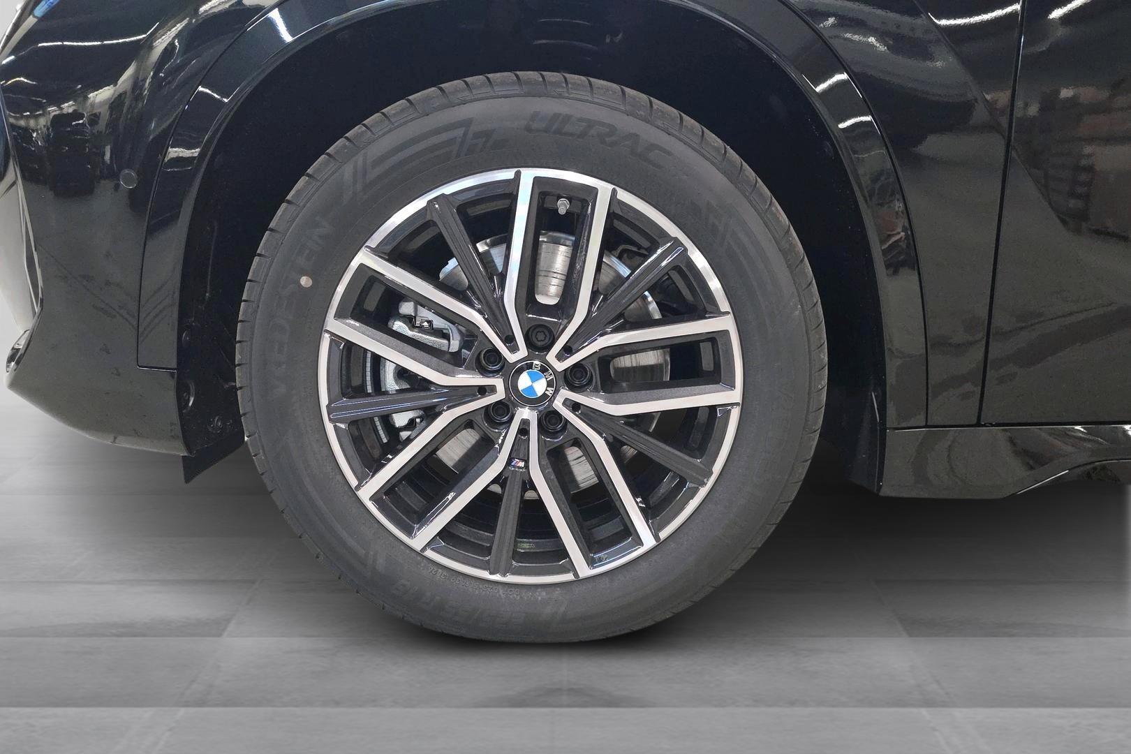 BMW iX1 21