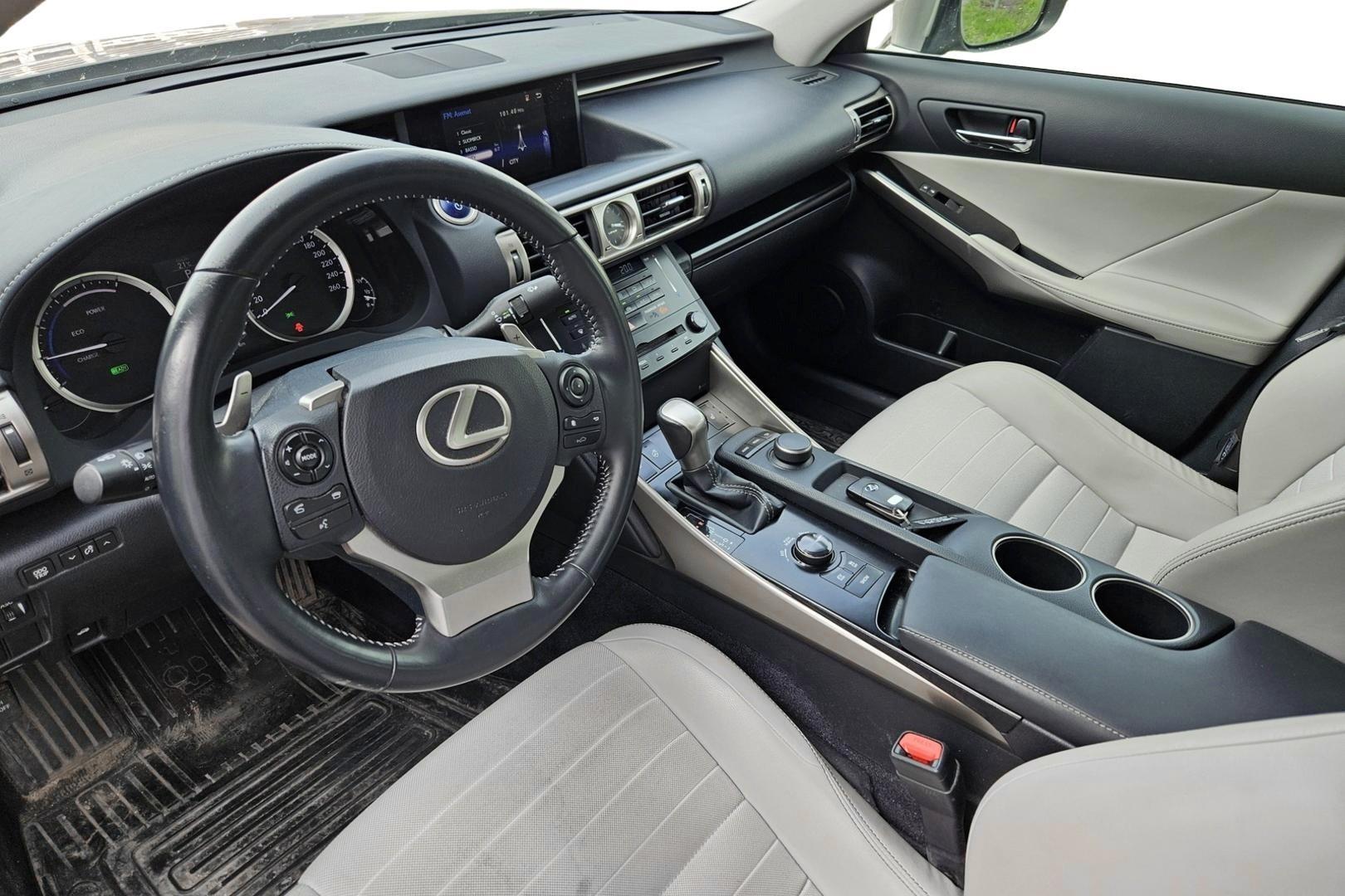 Lexus IS 2013