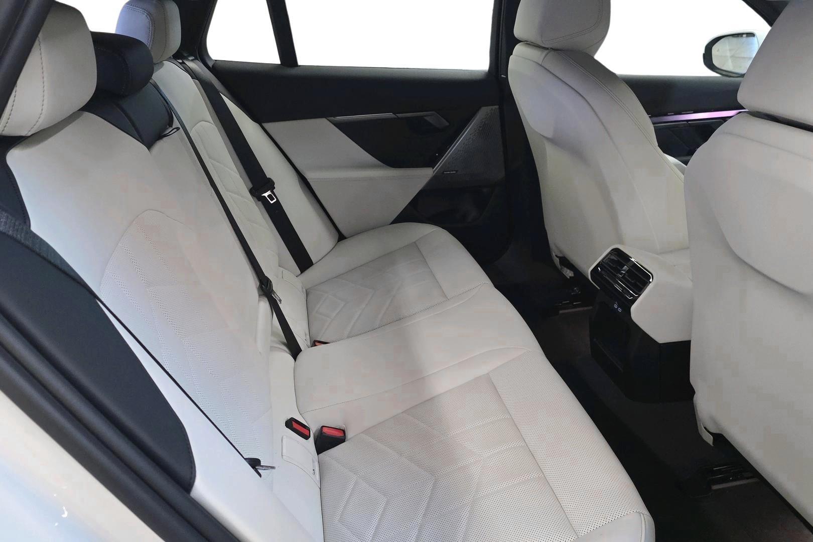 BMW i5 11