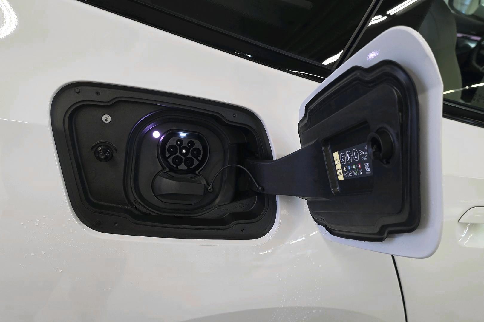 BMW i5 13