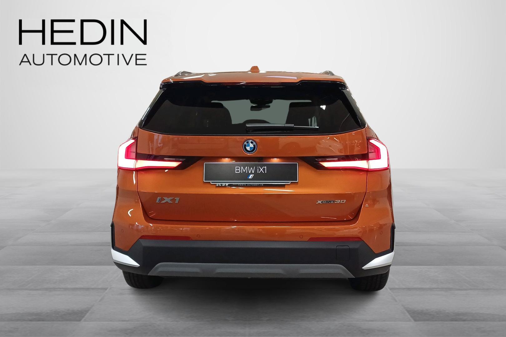 BMW iX1 2025