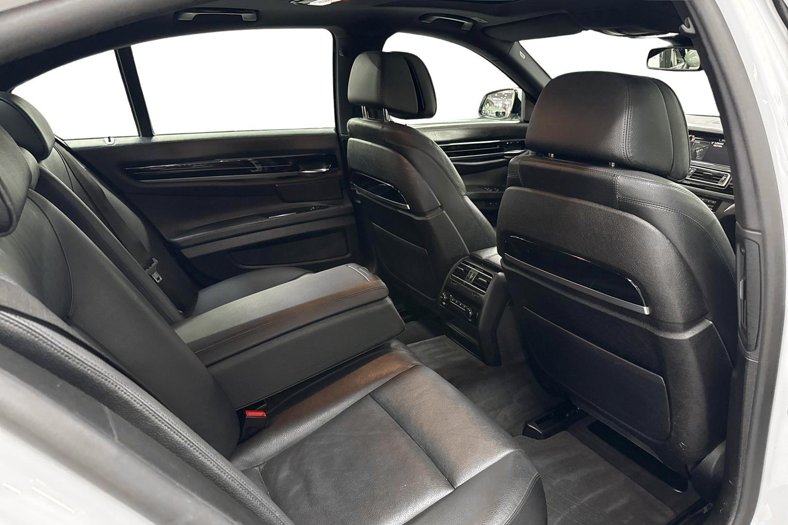 BMW 740 2015