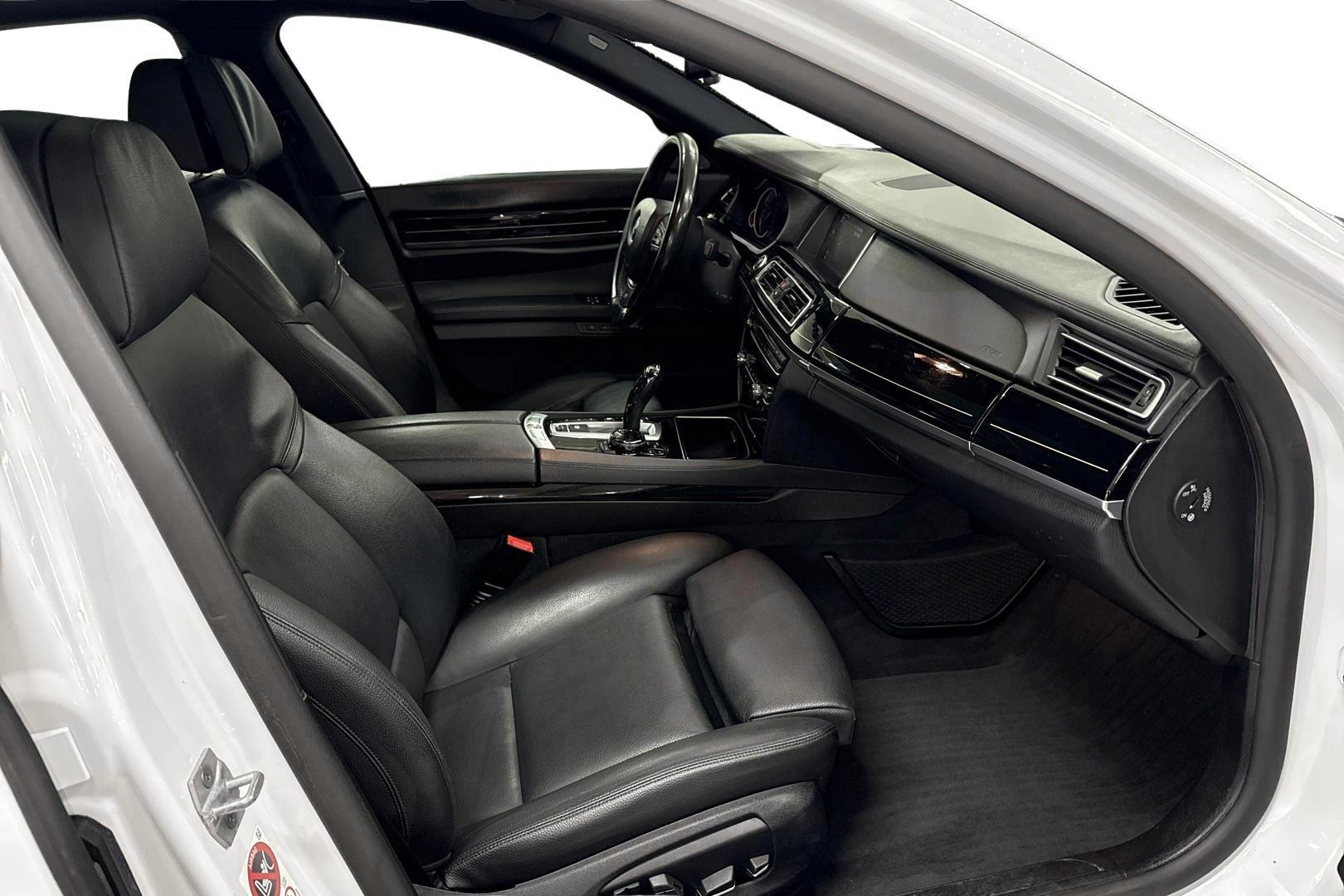 BMW 740 2015