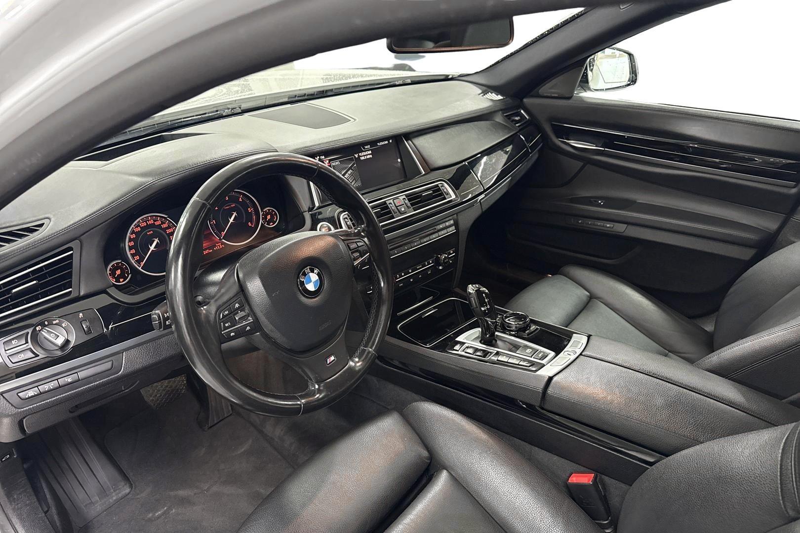 BMW 740 2015