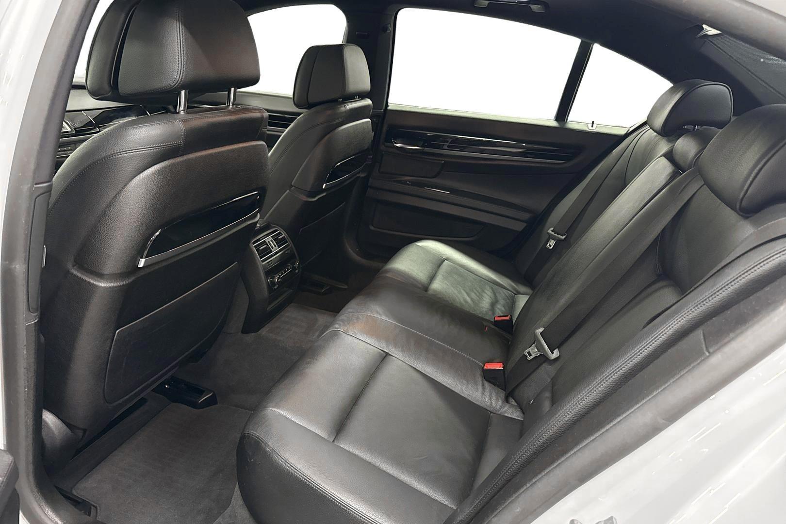 BMW 740 2015