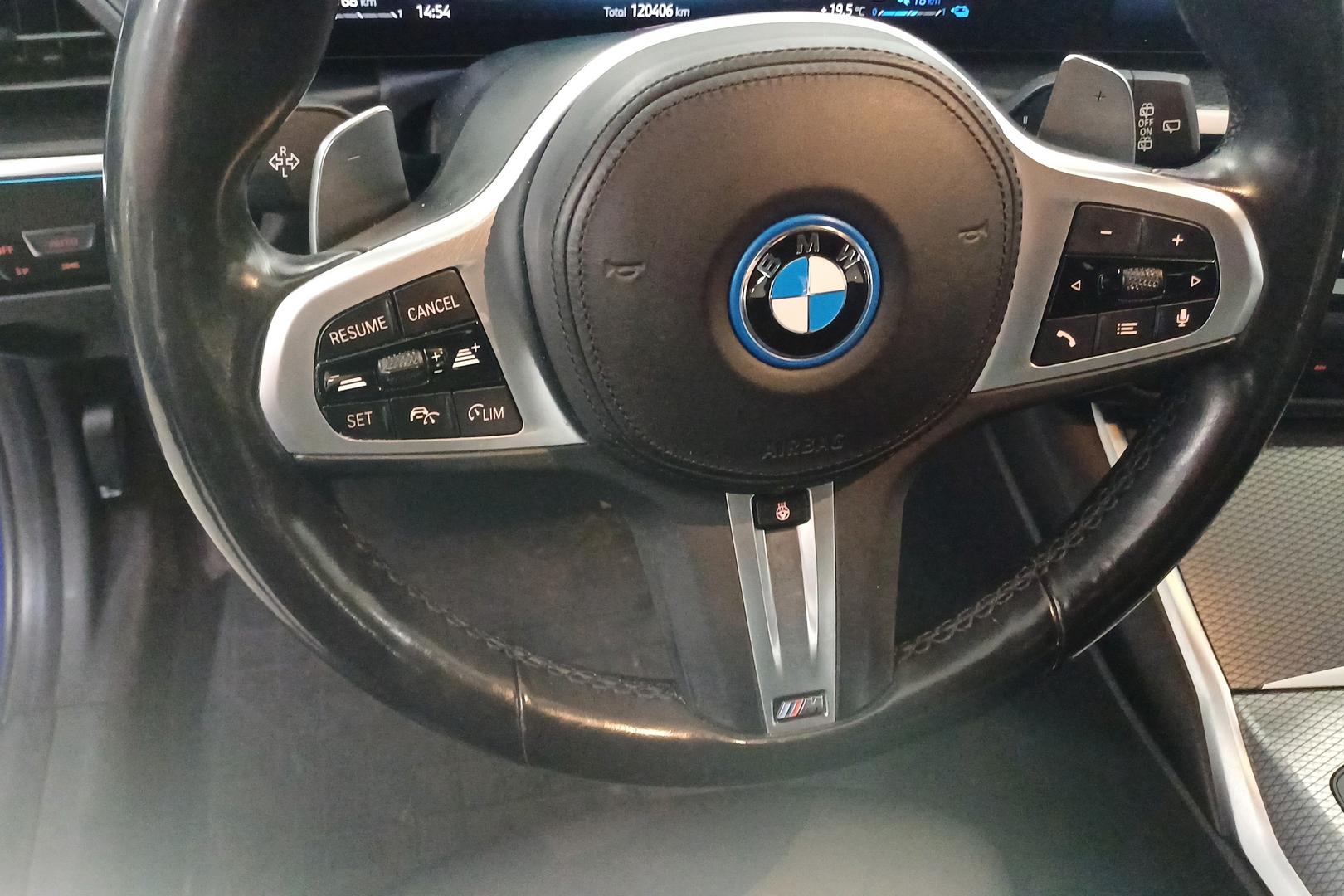 BMW 330 2023