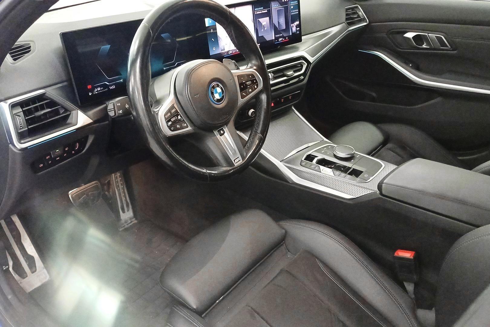 BMW 330 2023