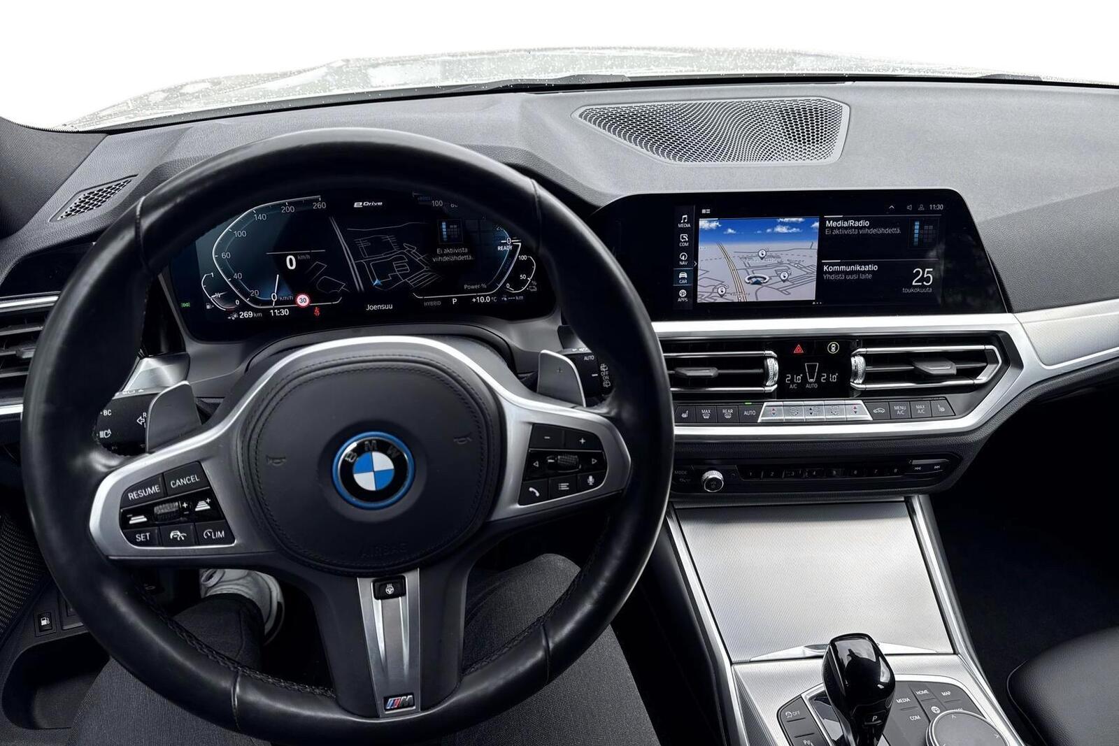 BMW 330 2022