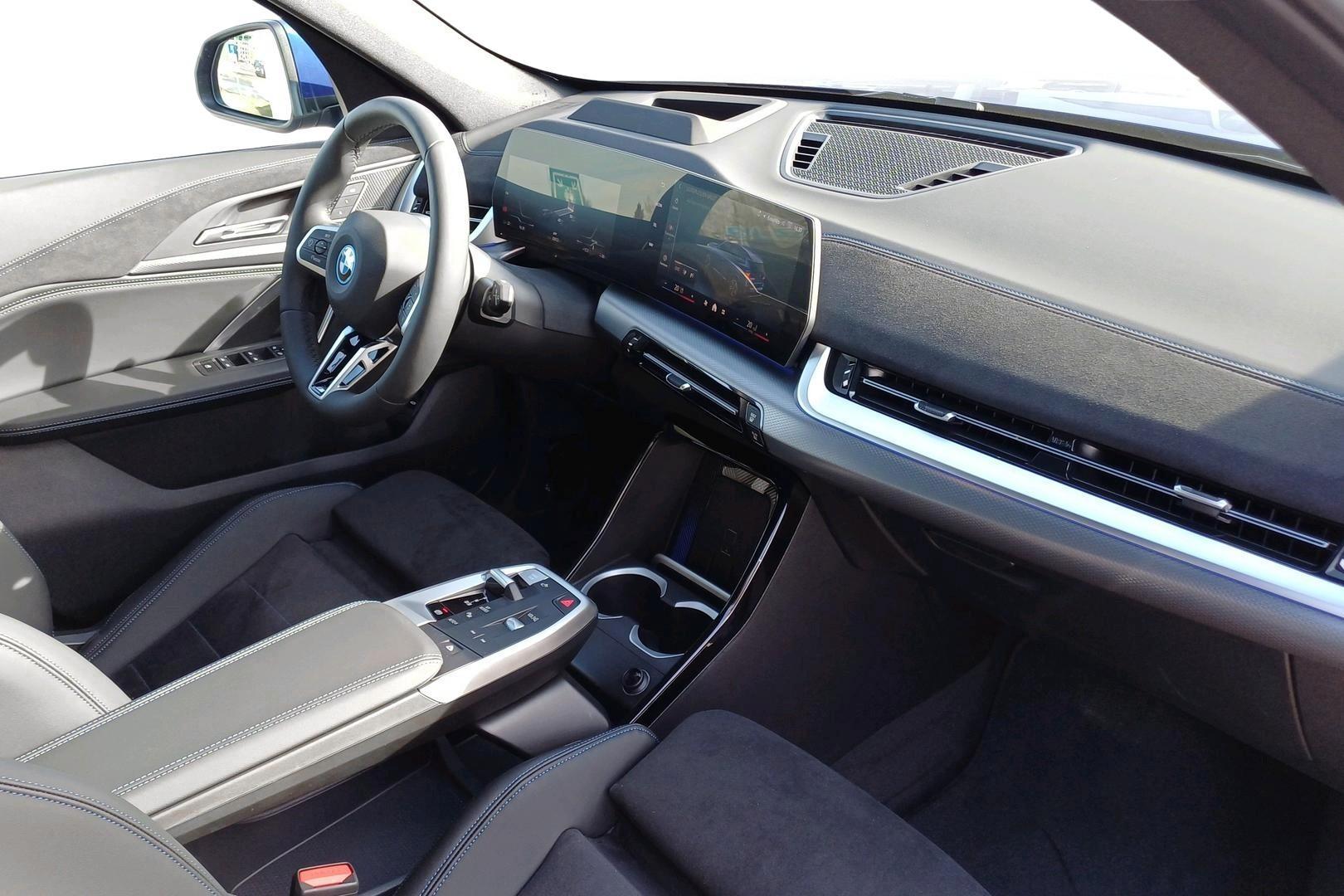 BMW iX1 2025