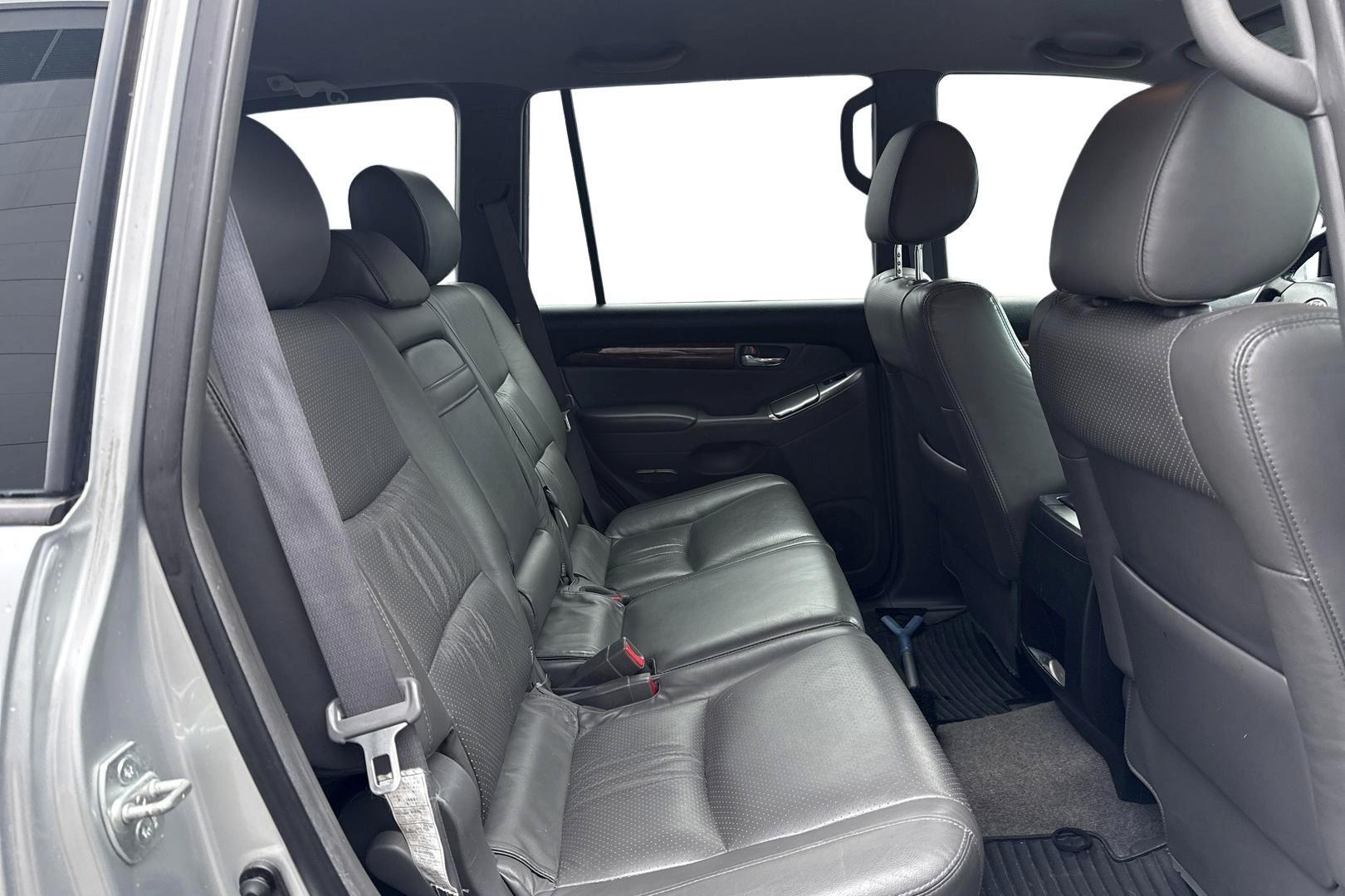 TOYOTA LAND CRUISER 2005