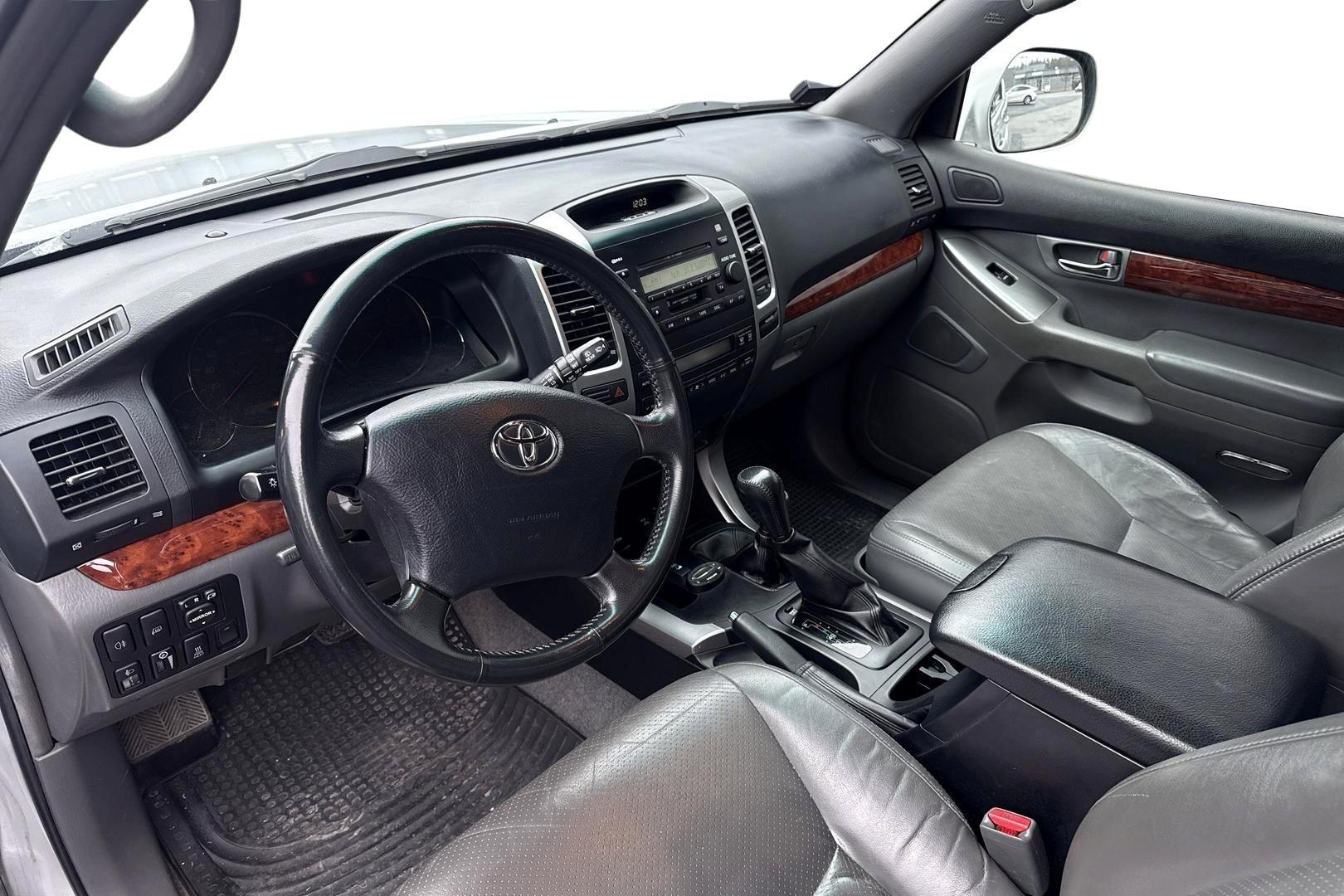 TOYOTA LAND CRUISER 2005