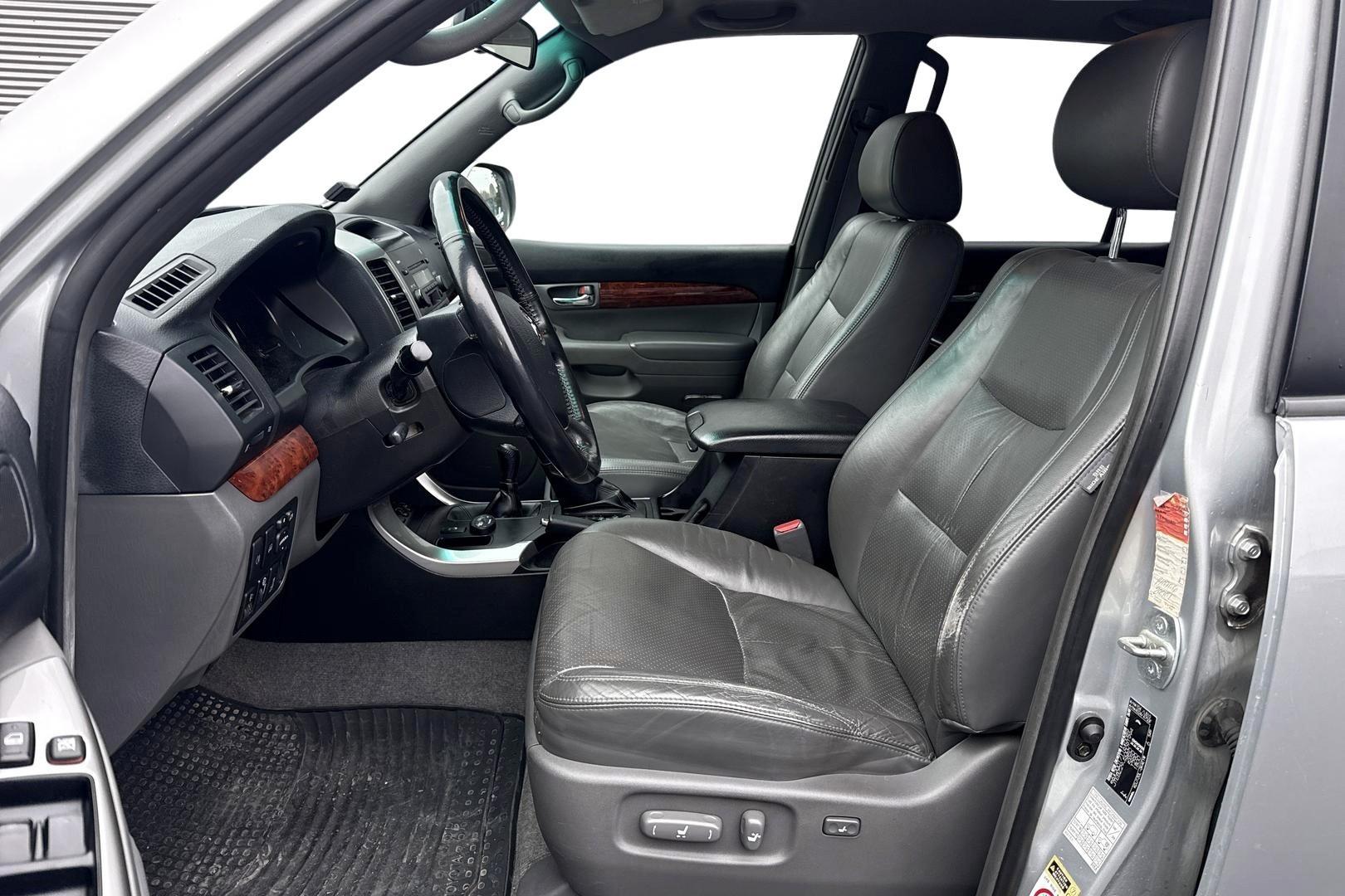 TOYOTA LAND CRUISER 2005