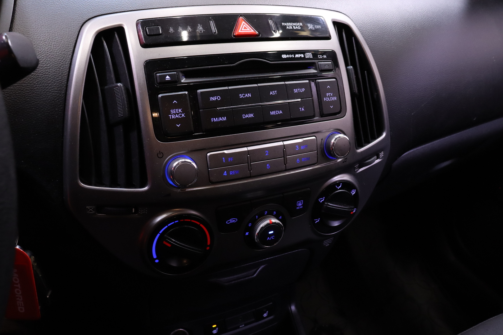 HYUNDAI i20 2013