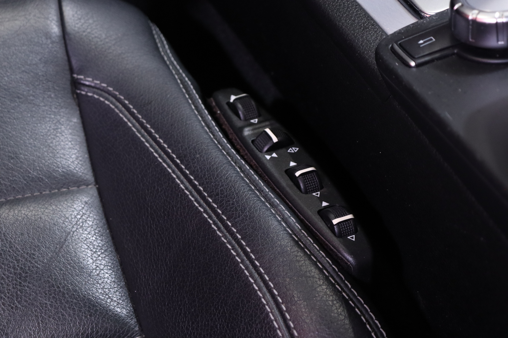 MERCEDES-BENZ E 2012
