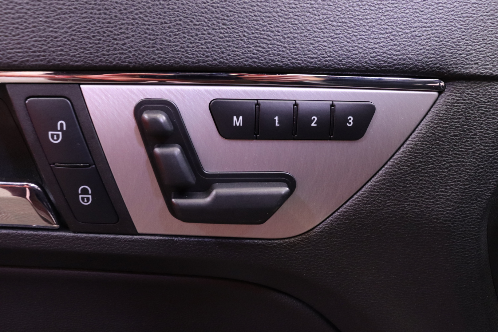 MERCEDES-BENZ E 2012